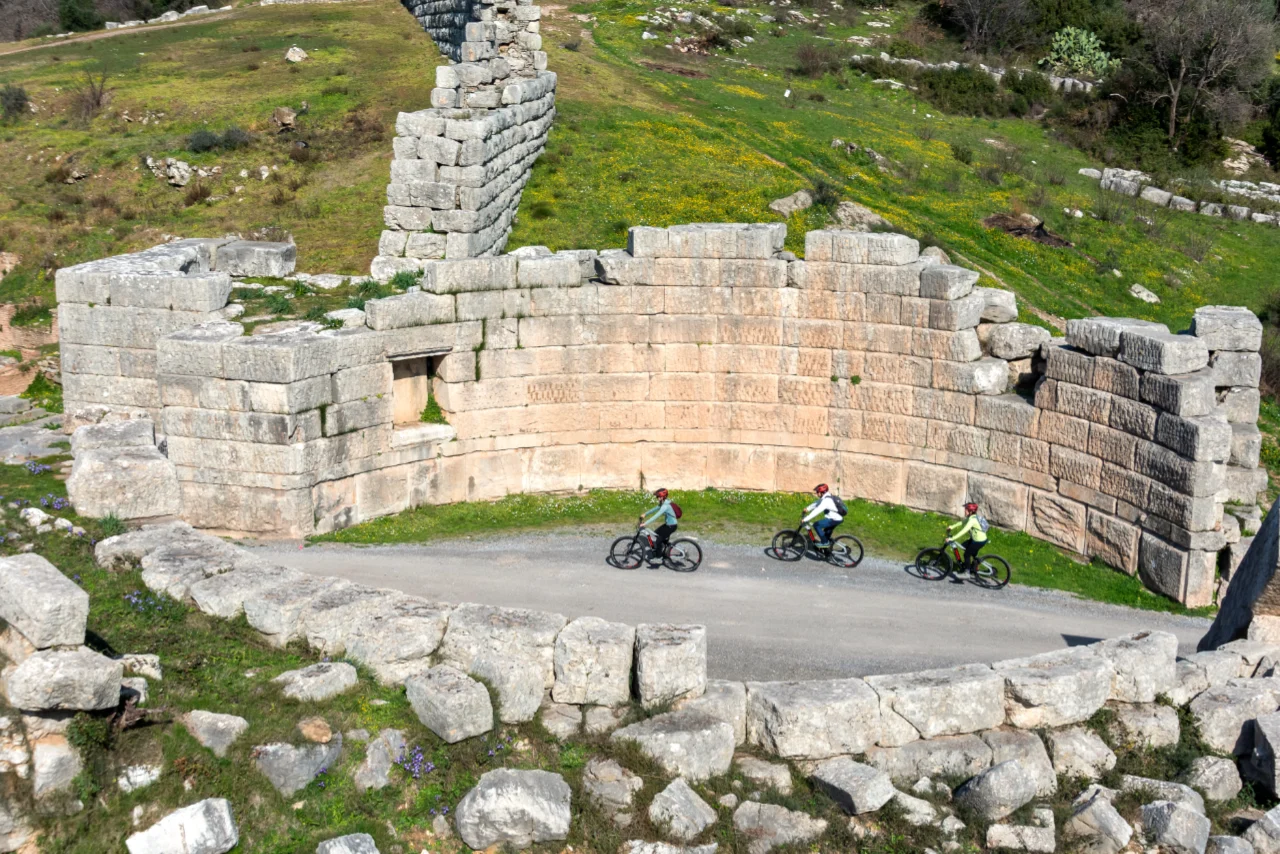 Riding the ancient Messene way means that you cycle into actual ancient marvels, gates and fortifications.